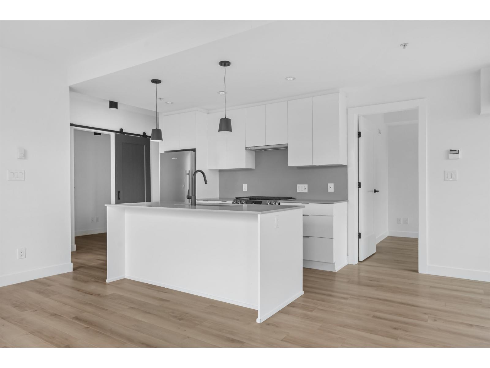Photo 3 of 318 2493 Montrose Avenue, Abbotsford BC