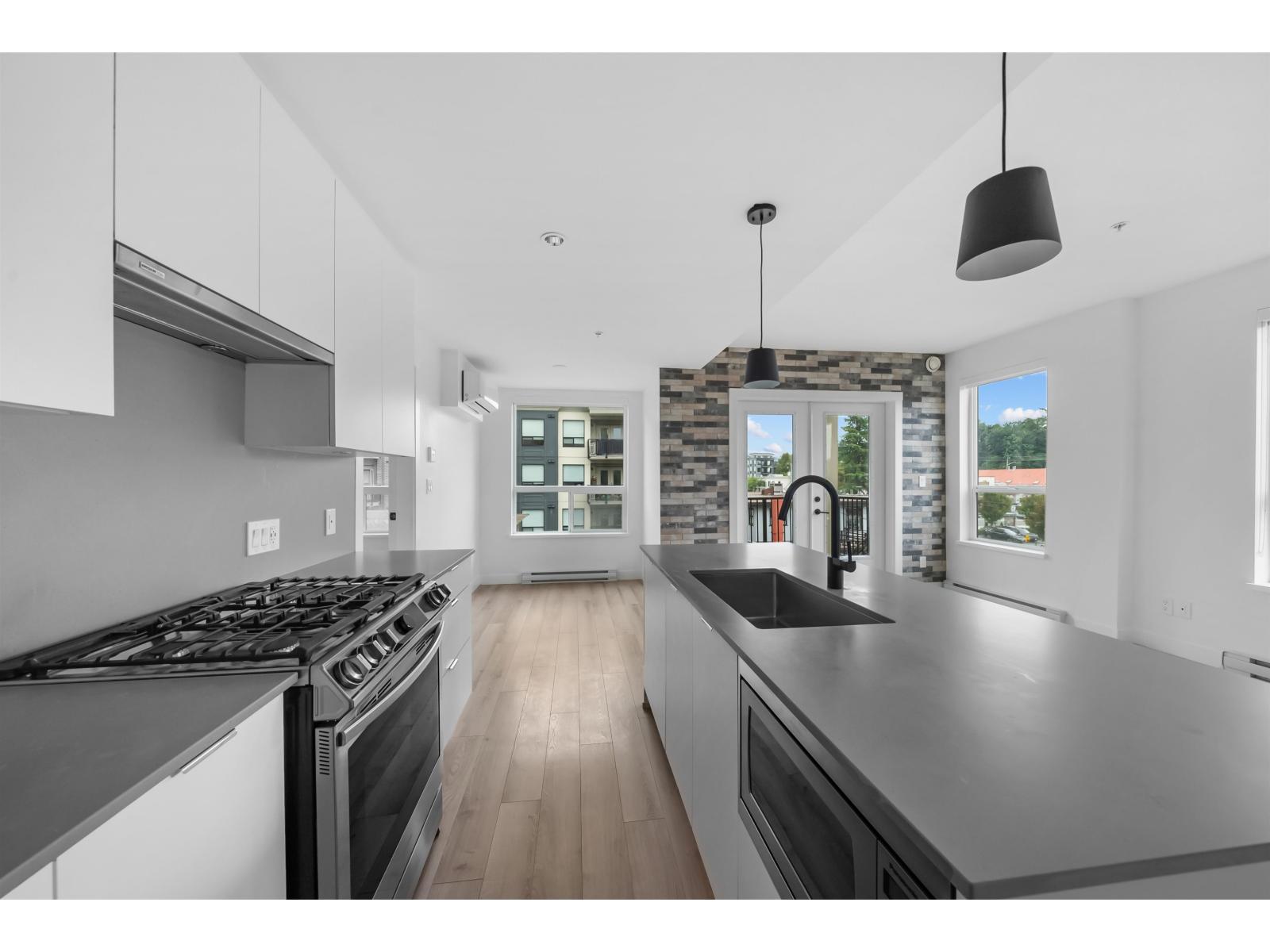 Photo 8 of 318 2493 Montrose Avenue, Abbotsford BC
