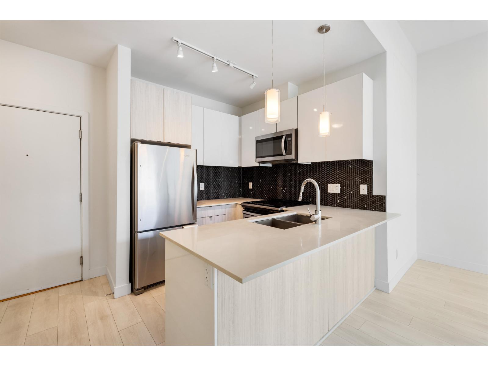 Photo 9 of 415 6438 195 A Street, Surrey BC