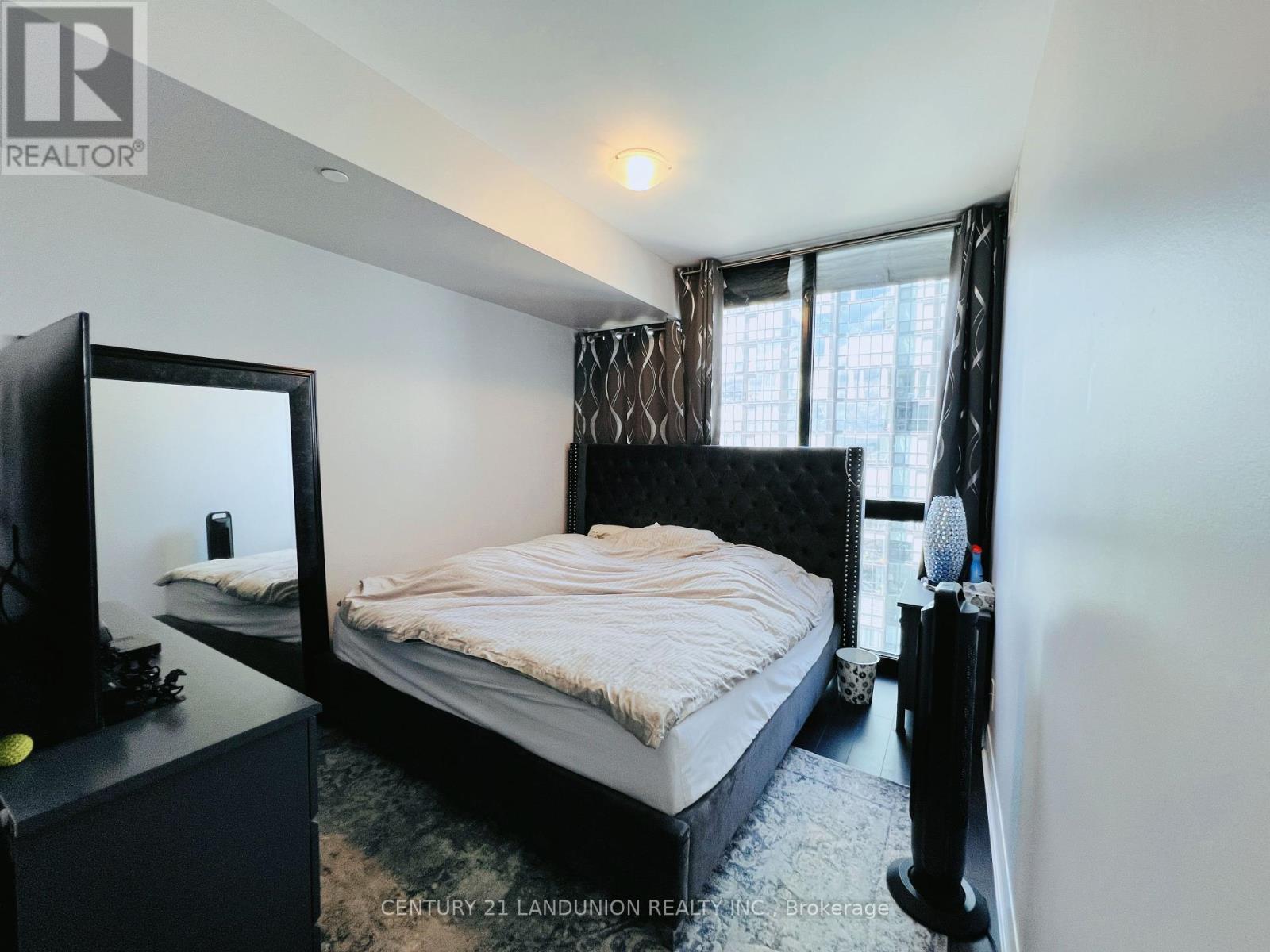 Photo 10 of 1305 2900 Highway 7 Road, Vaughan ON