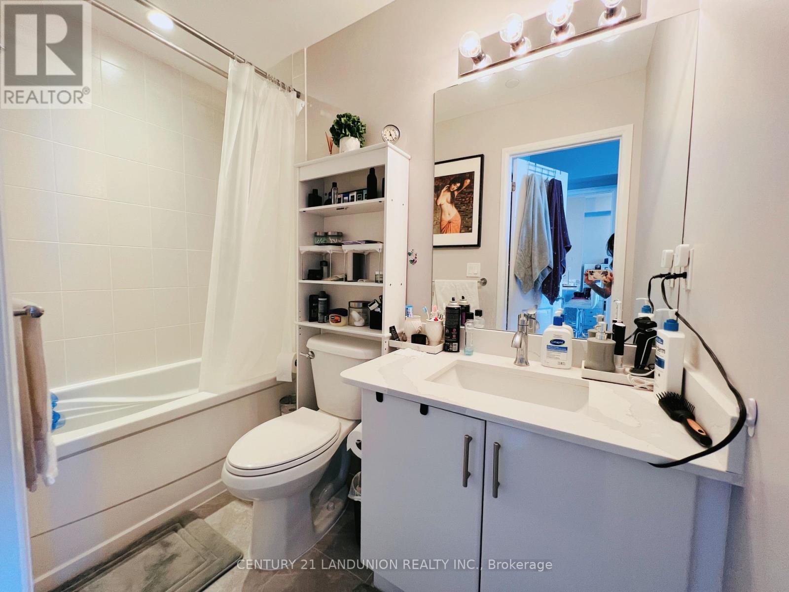 Photo 12 of 1305 2900 Highway 7 Road, Vaughan ON