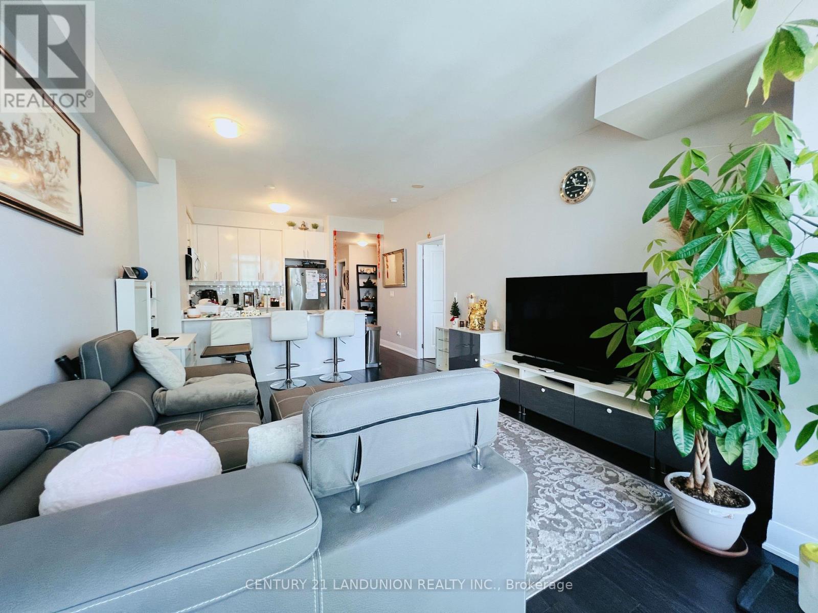Photo 8 of 1305 2900 Highway 7 Road, Vaughan ON