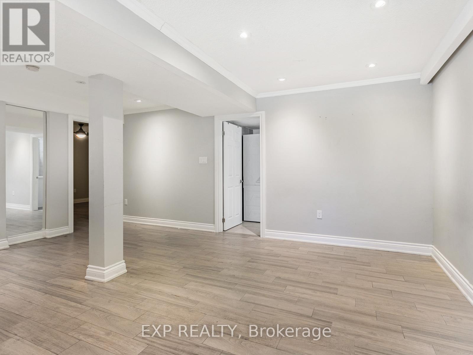 Photo 10 of 146 Weldrick Road W, Richmond Hill ON
