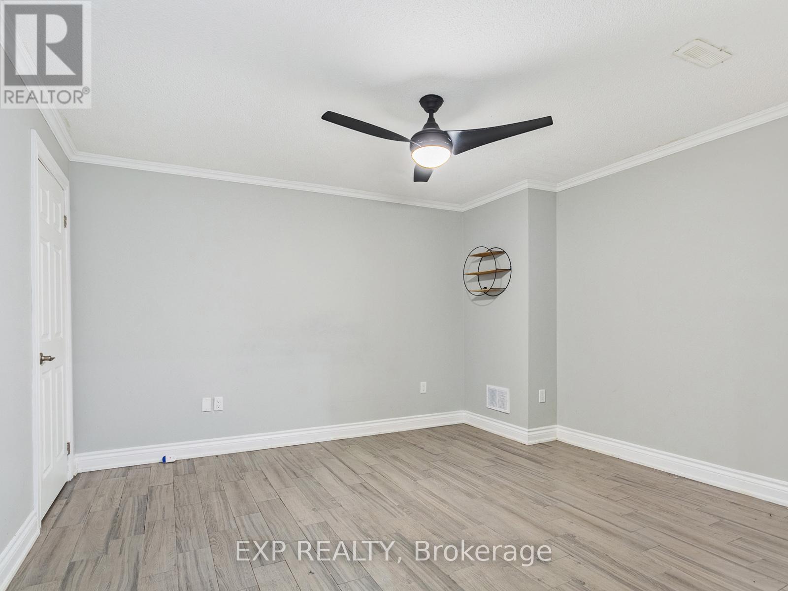 Photo 20 of 146 Weldrick Road W, Richmond Hill ON