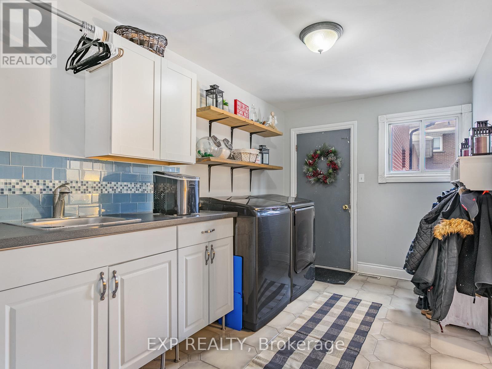 Photo 21 of 146 Weldrick Road W, Richmond Hill ON