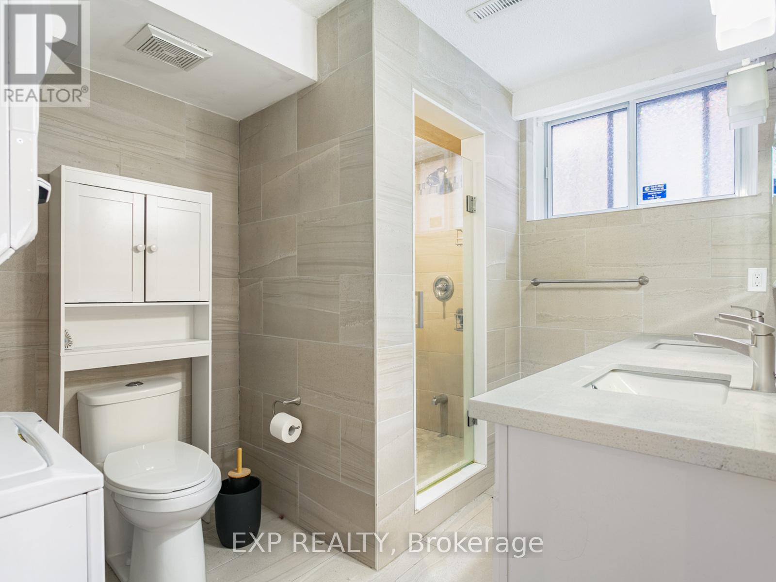Photo 23 of 146 Weldrick Road W, Richmond Hill ON