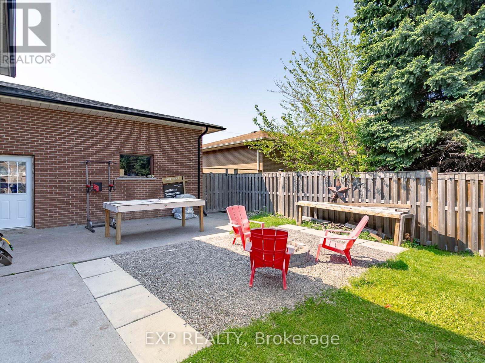 Photo 28 of 146 Weldrick Road W, Richmond Hill ON