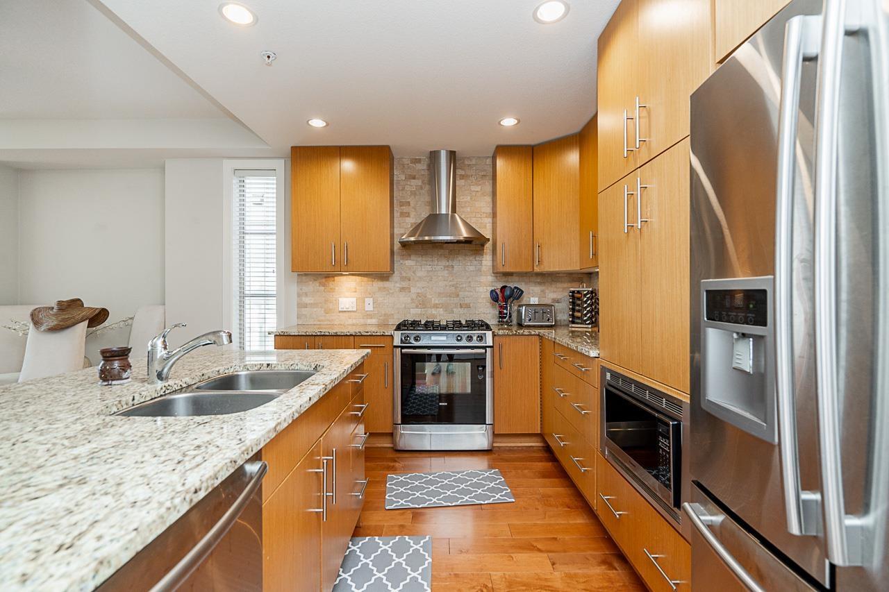 Photo 6 of 204 16469 64 Avenue, Surrey BC