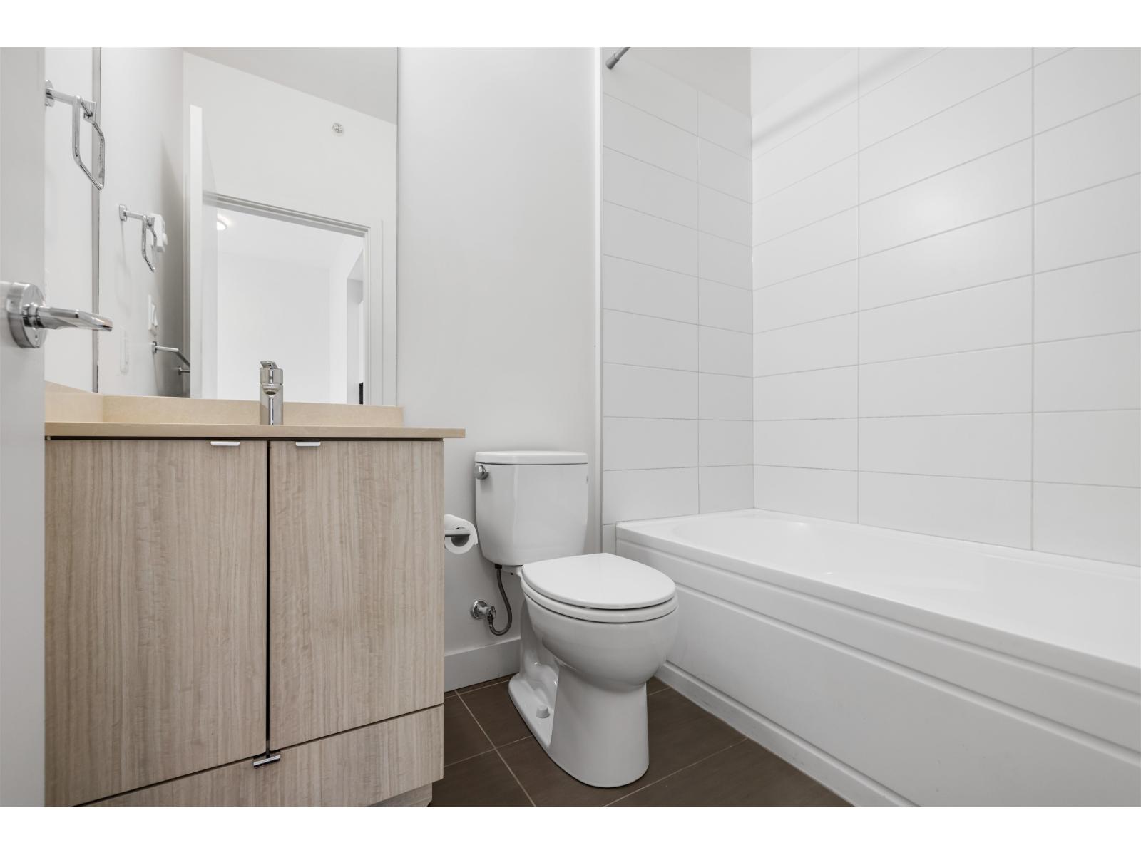 Photo 13 of 415 6438 195 A Street, Surrey BC