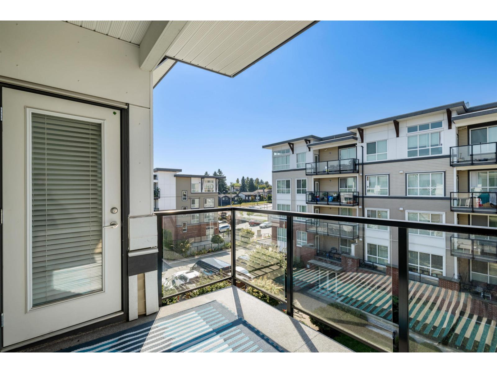 Photo 6 of 415 6438 195 A Street, Surrey BC