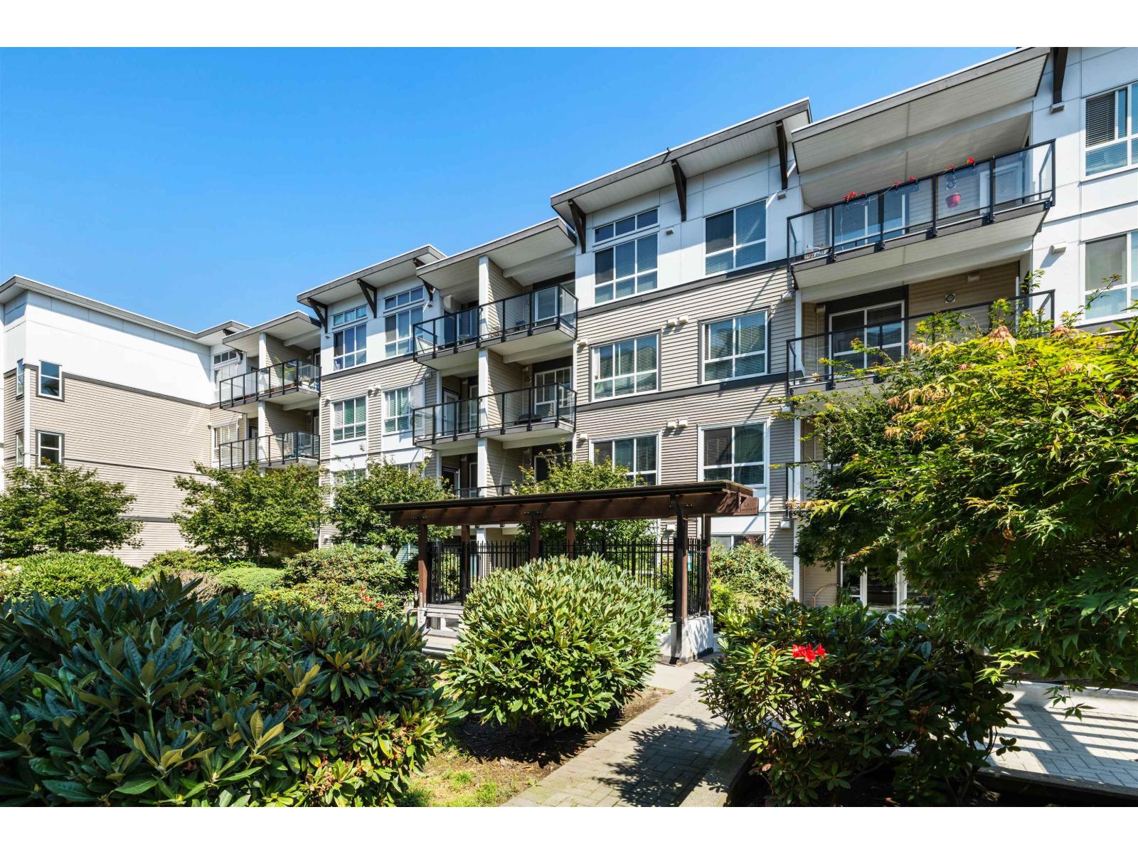 Photo 4 of 415 6438 195 A Street, Surrey BC