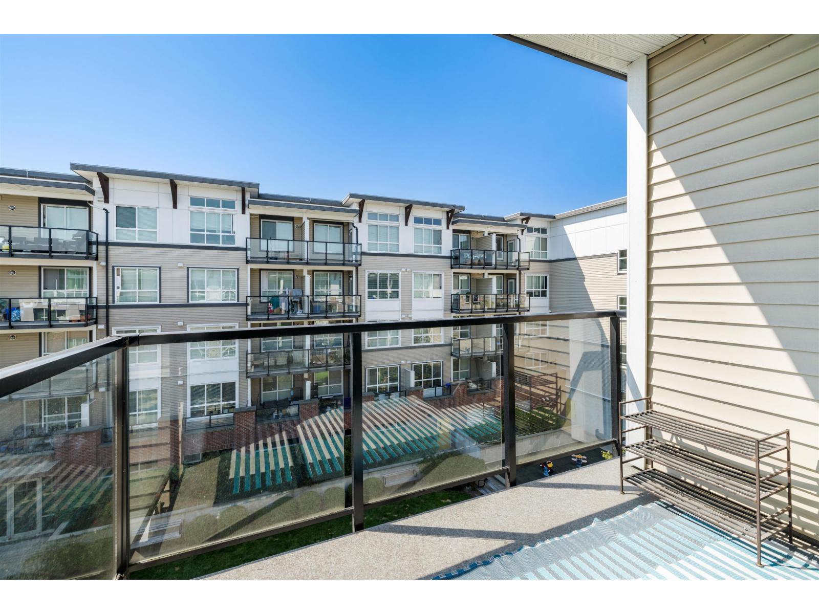 Photo 5 of 415 6438 195 A Street, Surrey BC