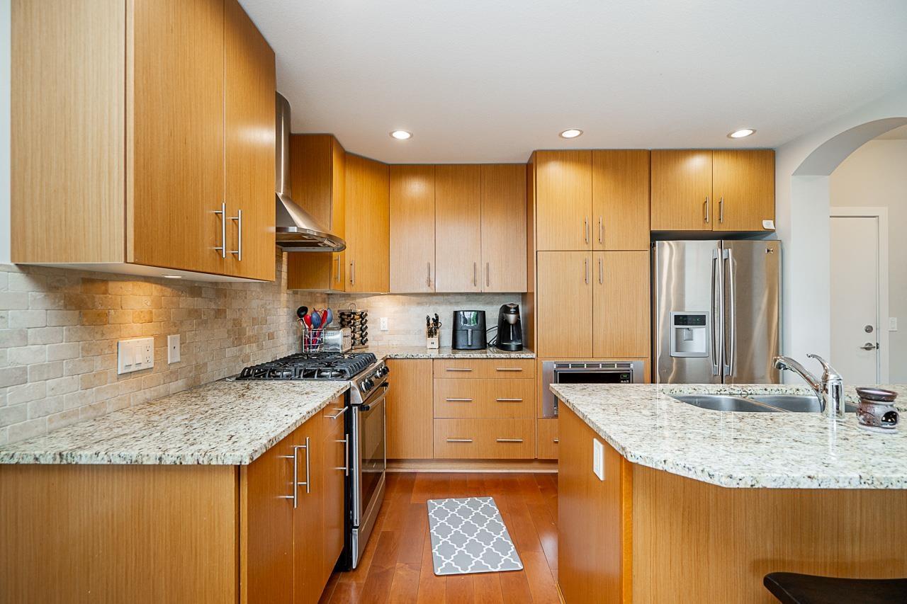 Photo 9 of 204 16469 64 Avenue, Surrey BC