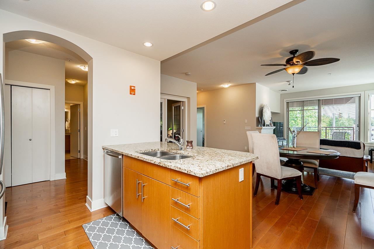 Photo 8 of 204 16469 64 Avenue, Surrey BC