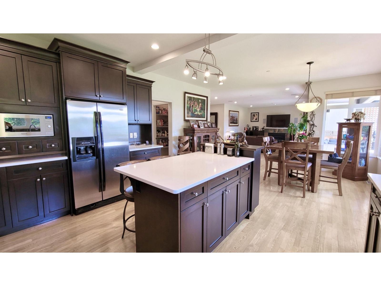 Photo 8 of 15974 Buena Vista Avenue, White Rock BC