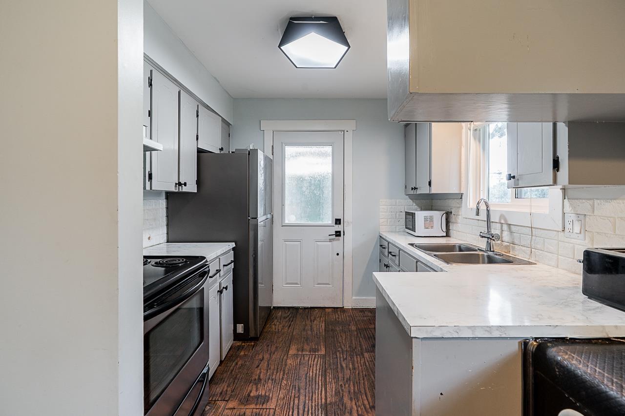 Photo 8 of 23768 Fraser Highway, Langley BC