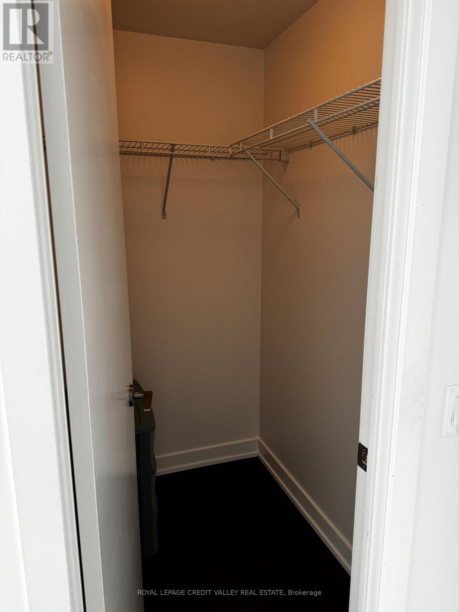 Photo 12 of 4006 10 Park Lawn Road, Toronto ON