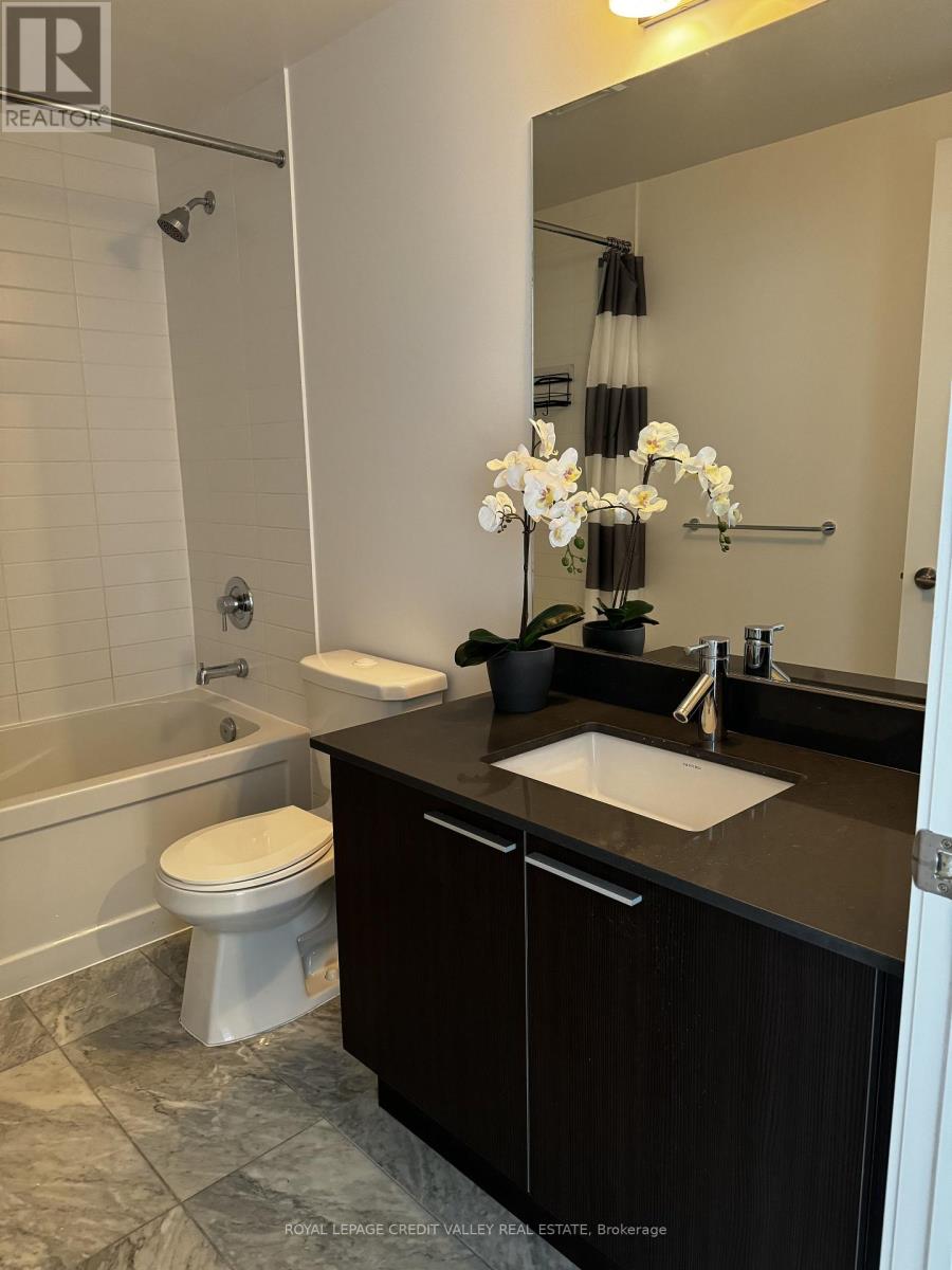 Photo 13 of 4006 10 Park Lawn Road, Toronto ON