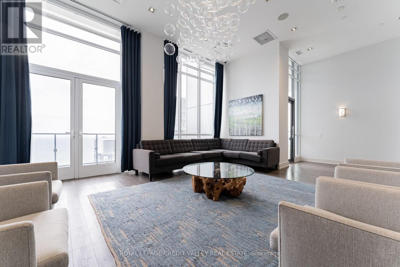 Photo 18 of 4006 10 Park Lawn Road, Toronto ON