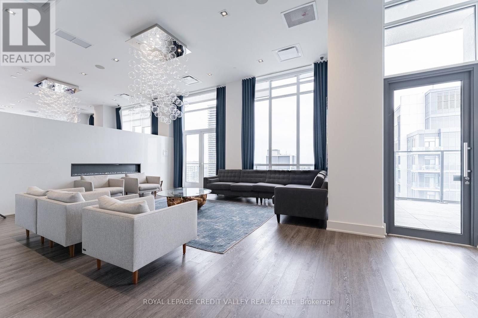 Photo 19 of 4006 10 Park Lawn Road, Toronto ON