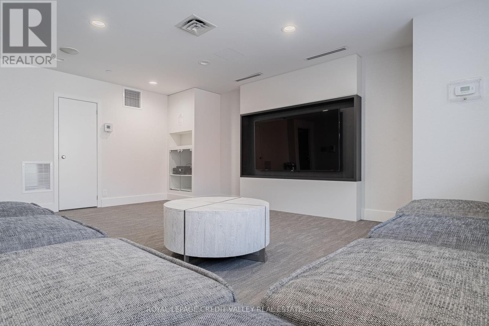 Photo 24 of 4006 10 Park Lawn Road, Toronto ON