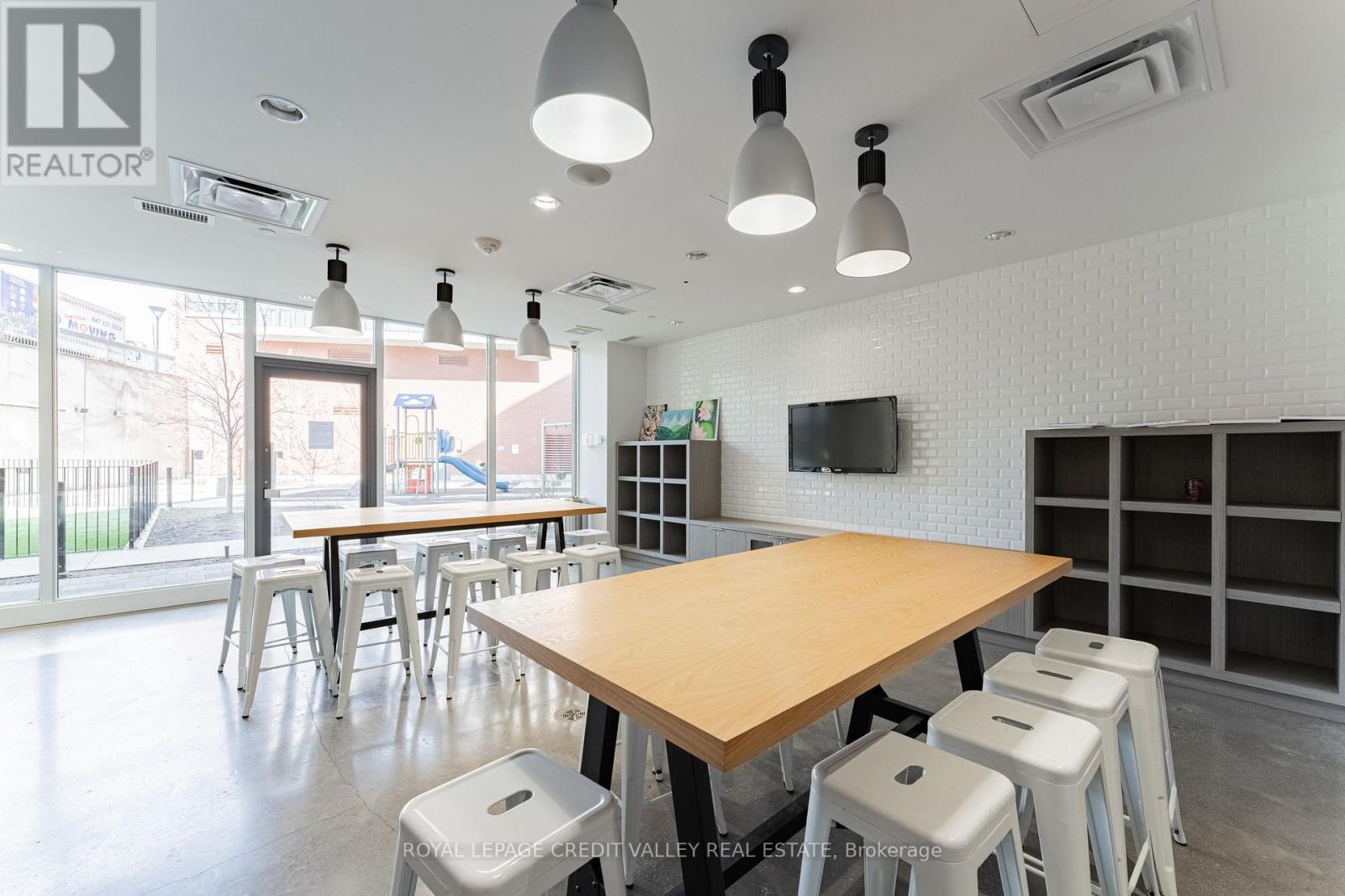 Photo 25 of 4006 10 Park Lawn Road, Toronto ON