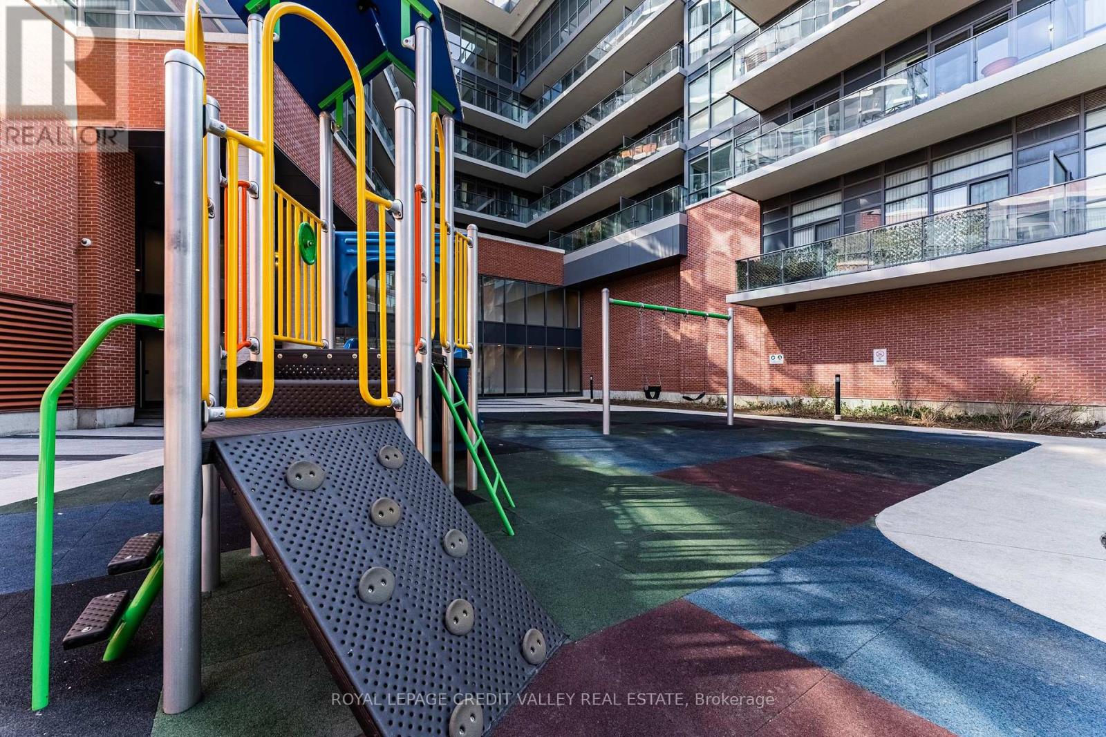 Photo 26 of 4006 10 Park Lawn Road, Toronto ON