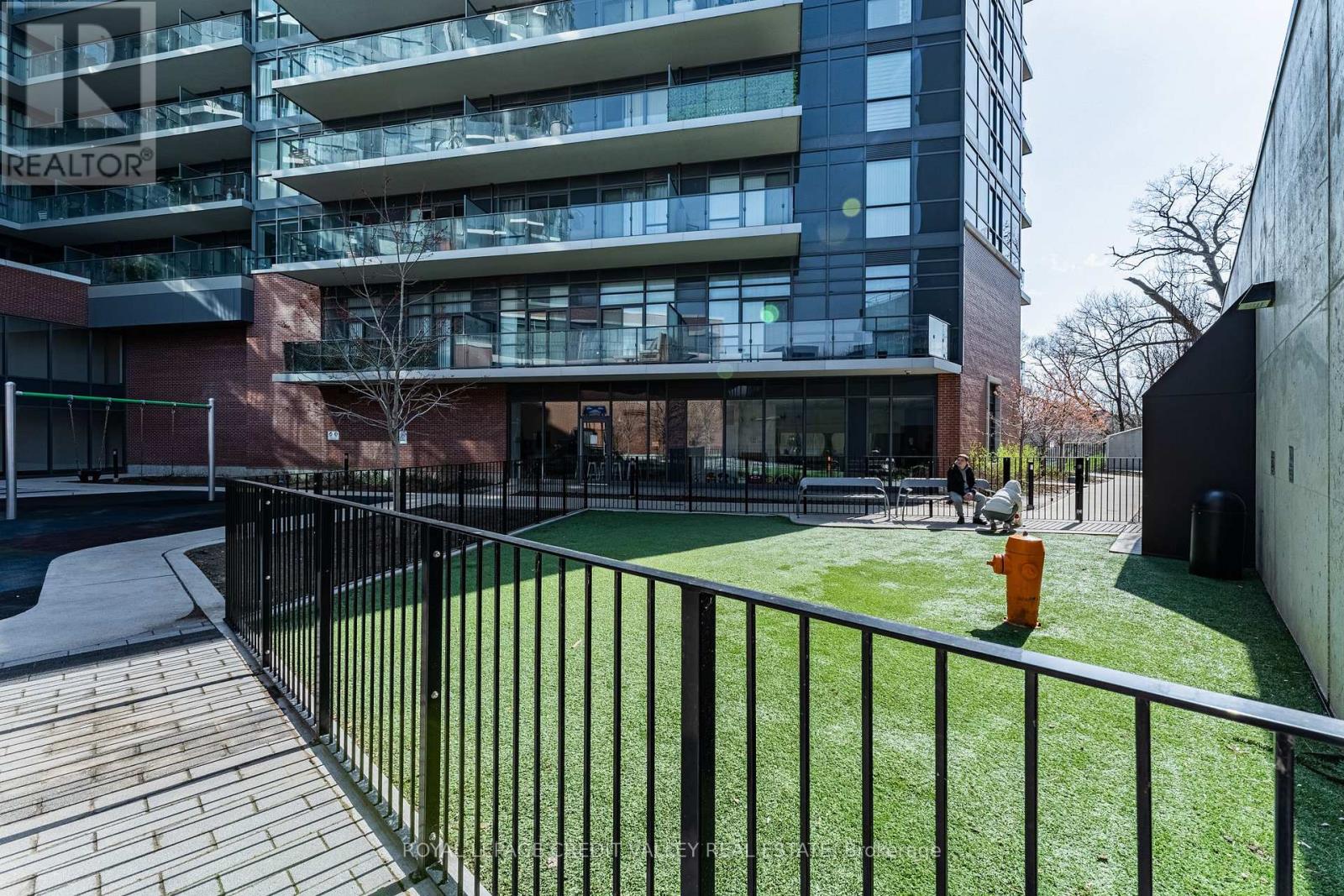 Photo 27 of 4006 10 Park Lawn Road, Toronto ON