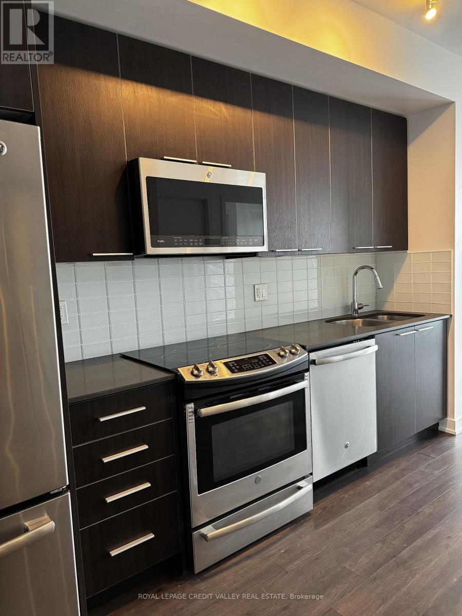 Photo 7 of 4006 10 Park Lawn Road, Toronto ON
