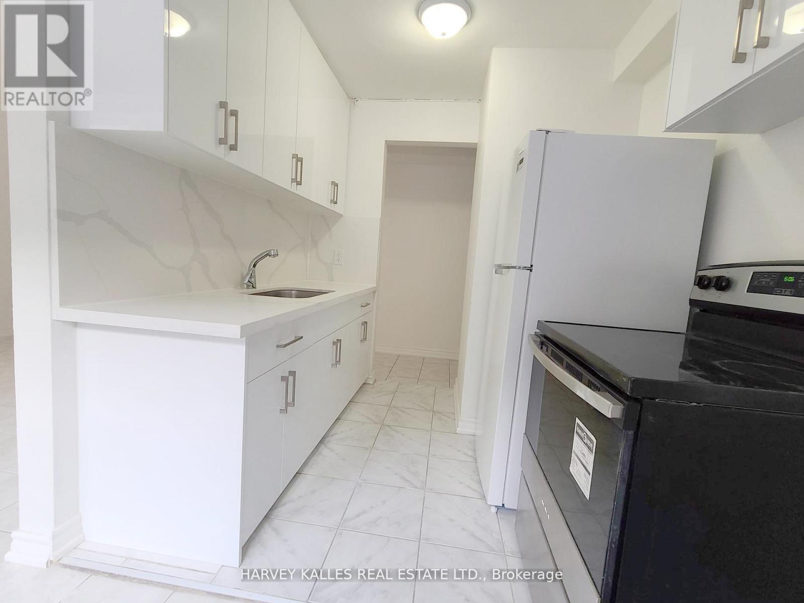 Photo 4 of 2 4 Greenbrook Drive, Toronto ON