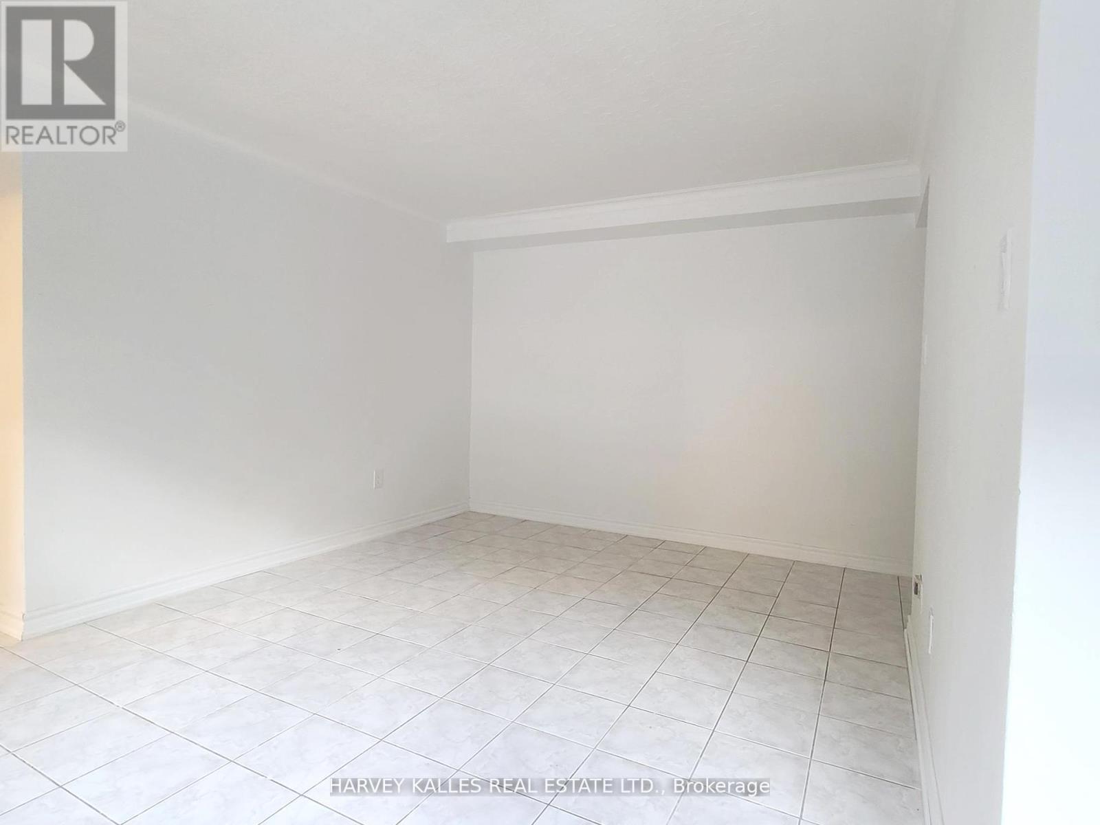 Photo 5 of 2 4 Greenbrook Drive, Toronto ON