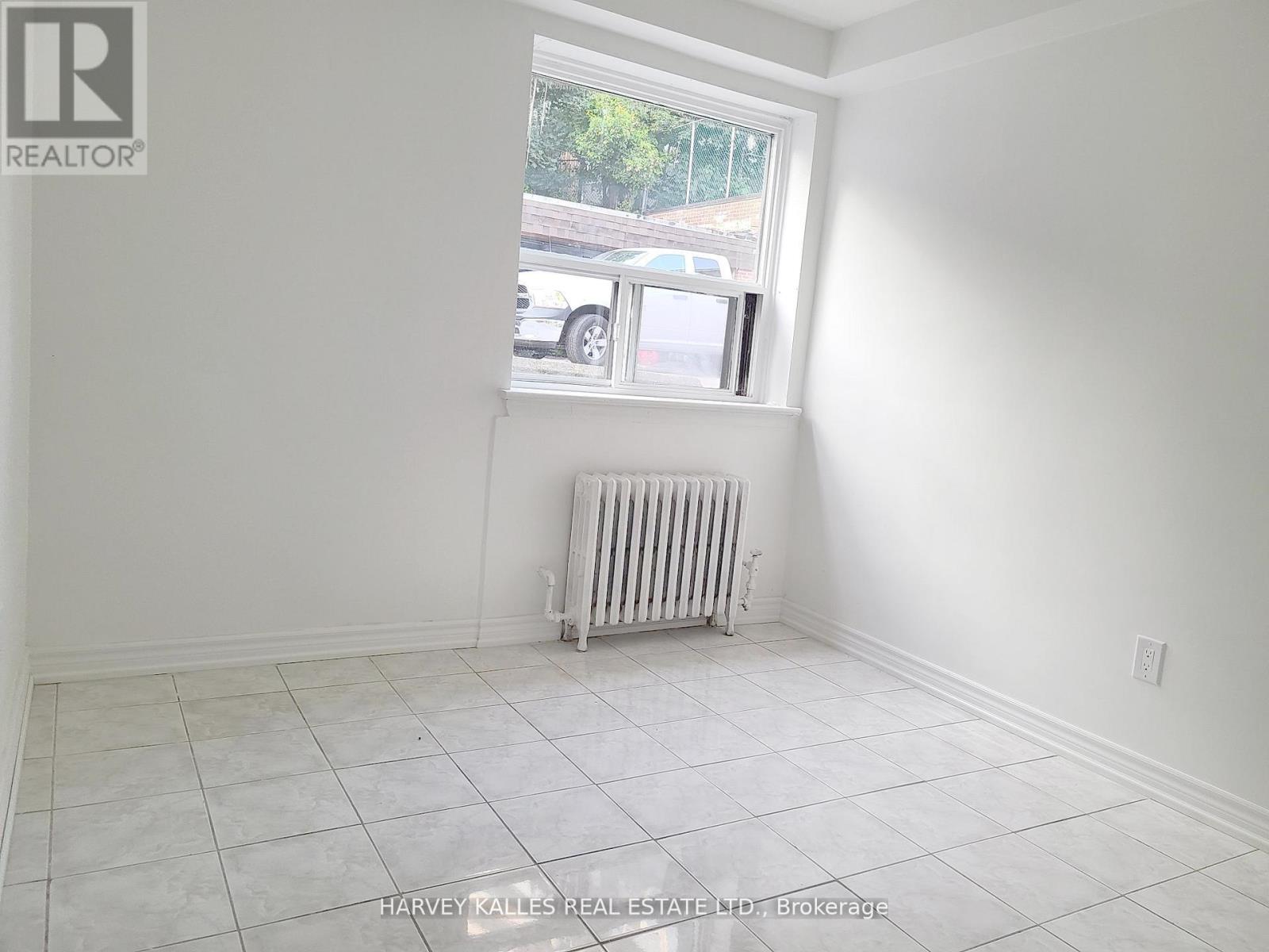 Photo 6 of 2 4 Greenbrook Drive, Toronto ON