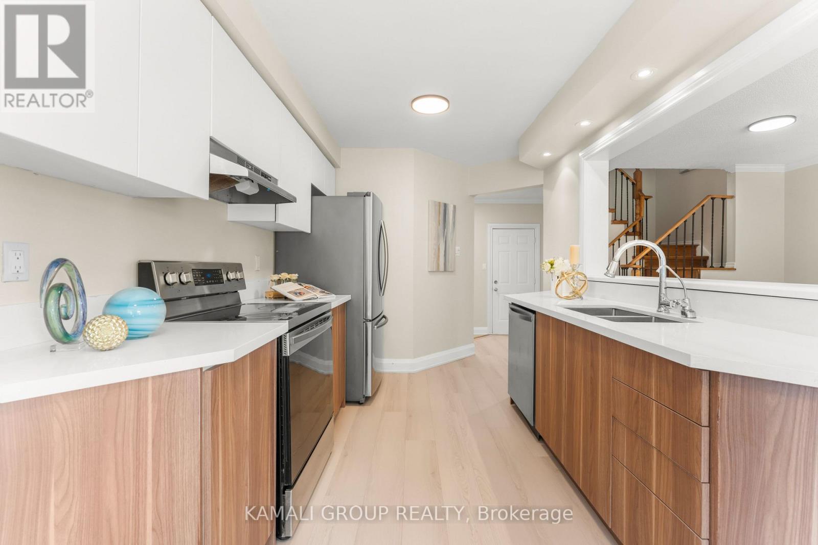 Photo 11 of 86 Prairie Rose Circle, Brampton ON