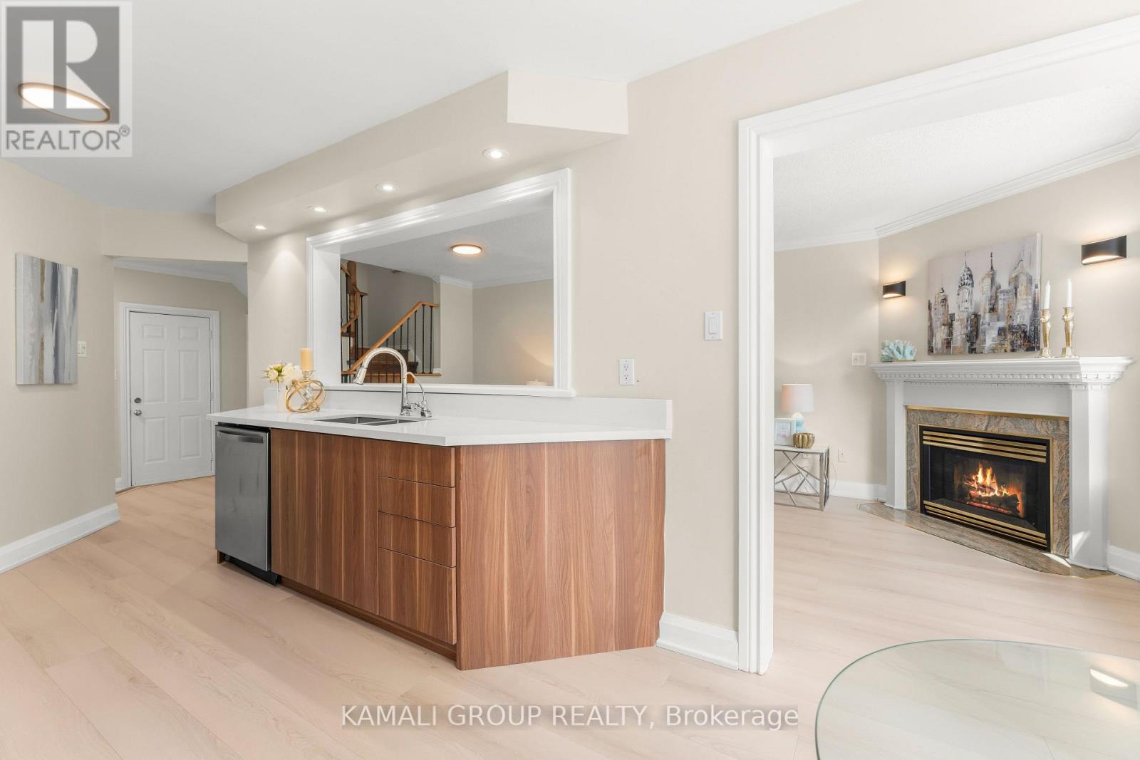 Photo 12 of 86 Prairie Rose Circle, Brampton ON