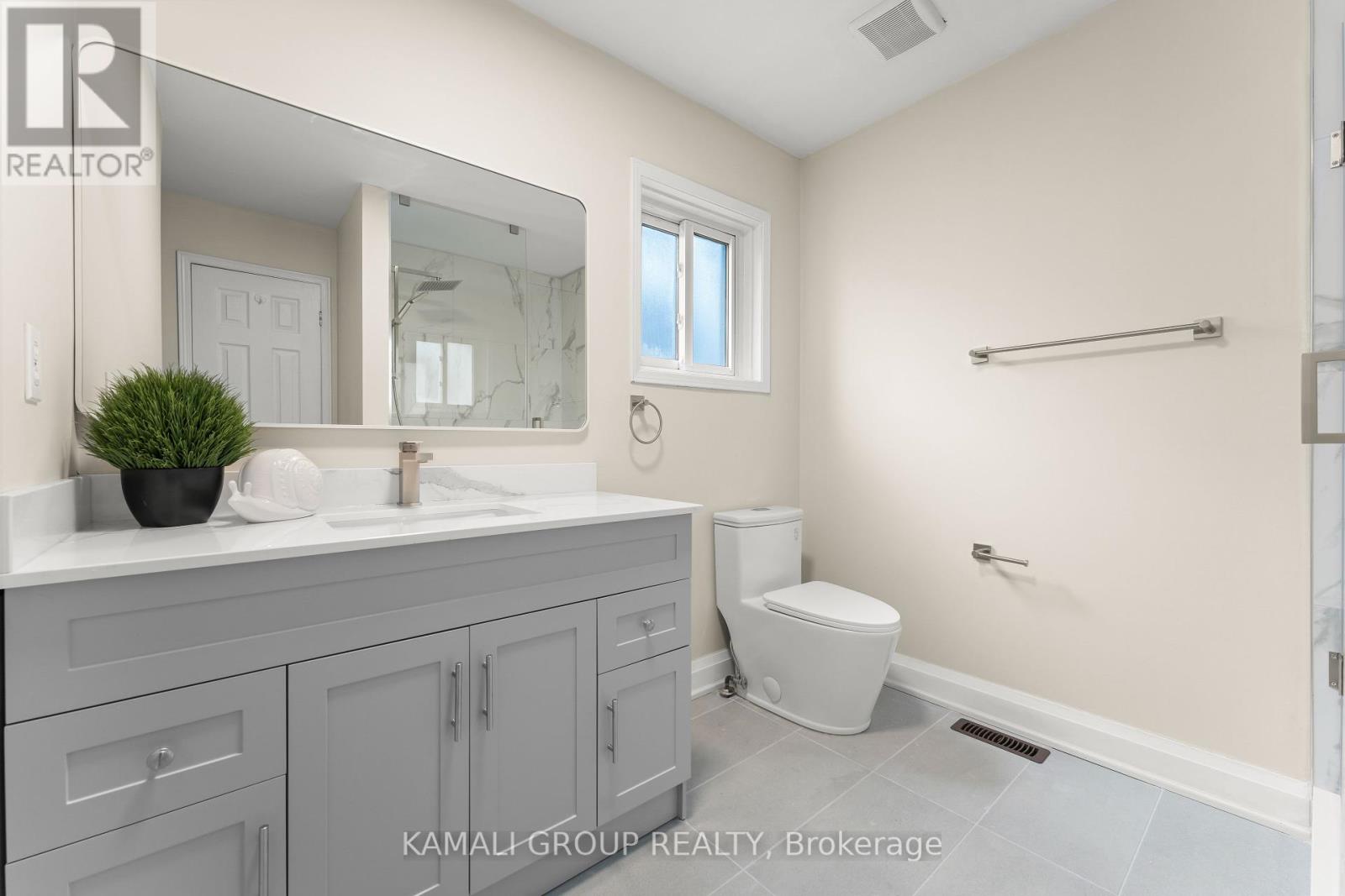 Photo 21 of 86 Prairie Rose Circle, Brampton ON
