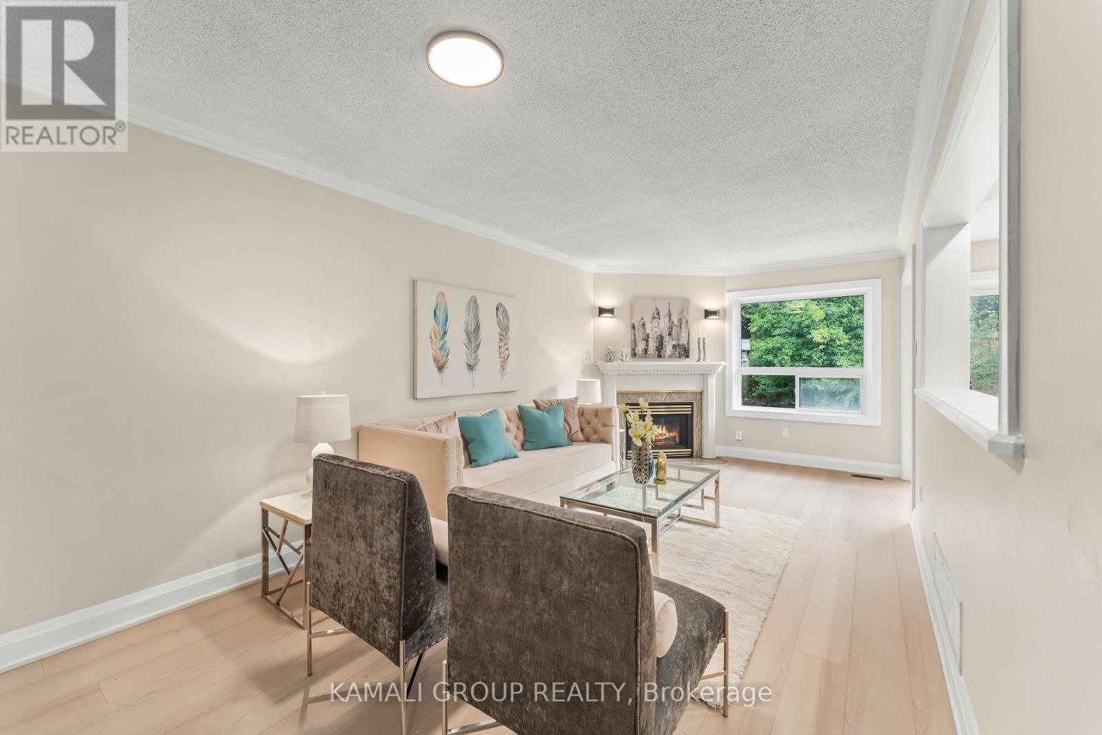 Photo 3 of 86 Prairie Rose Circle, Brampton ON