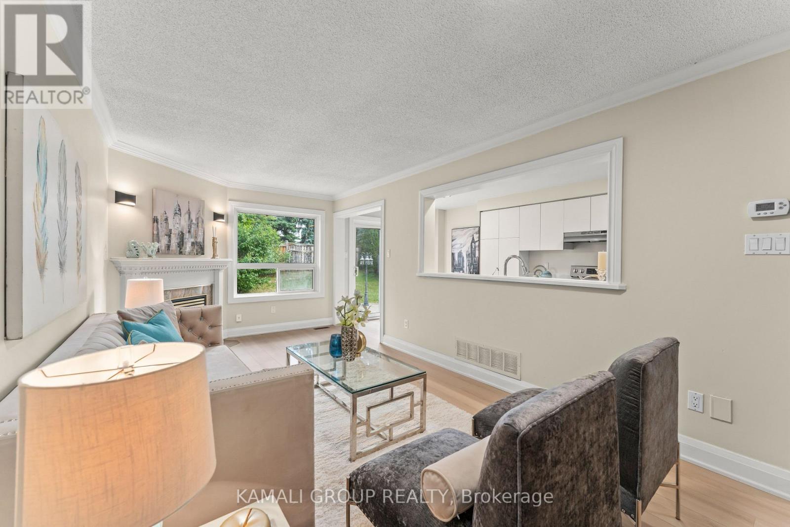 Photo 5 of 86 Prairie Rose Circle, Brampton ON