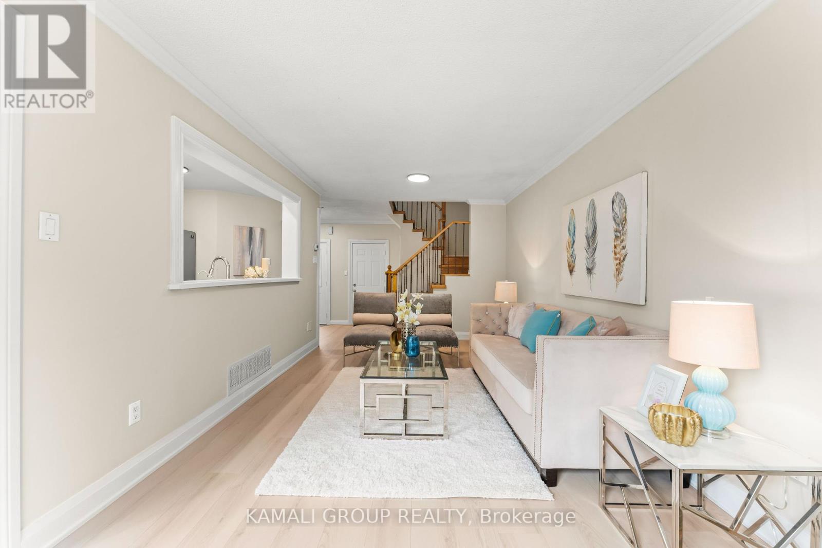 Photo 7 of 86 Prairie Rose Circle, Brampton ON