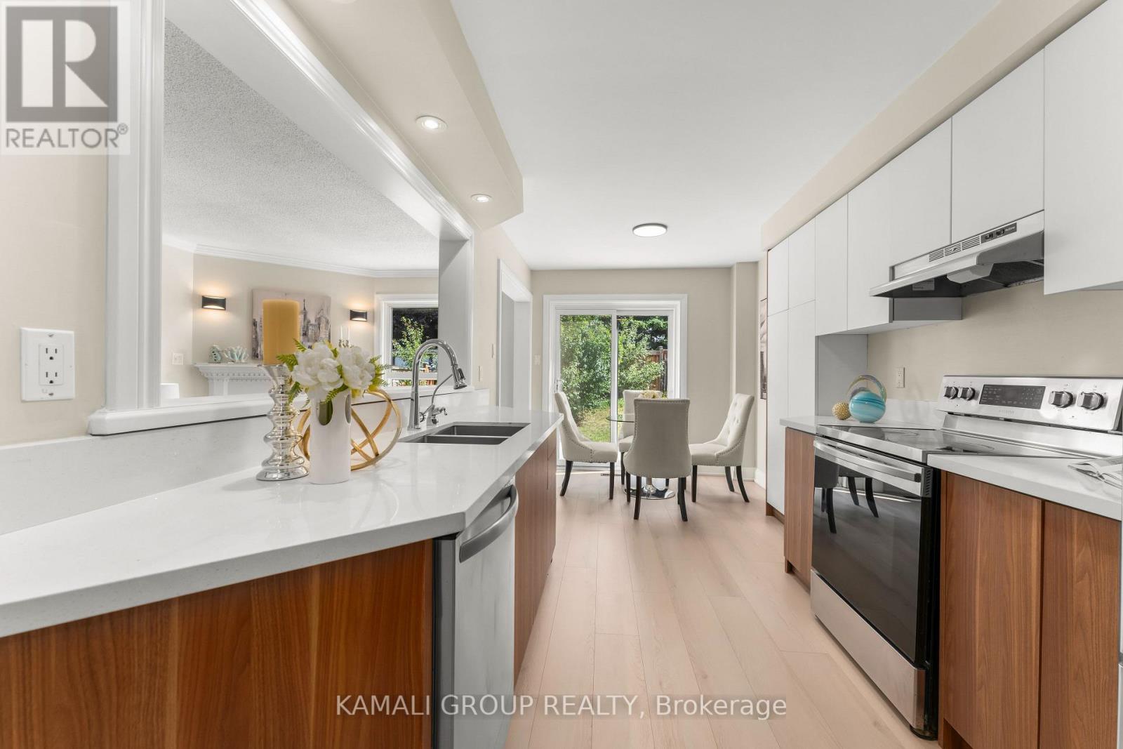 Photo 9 of 86 Prairie Rose Circle, Brampton ON