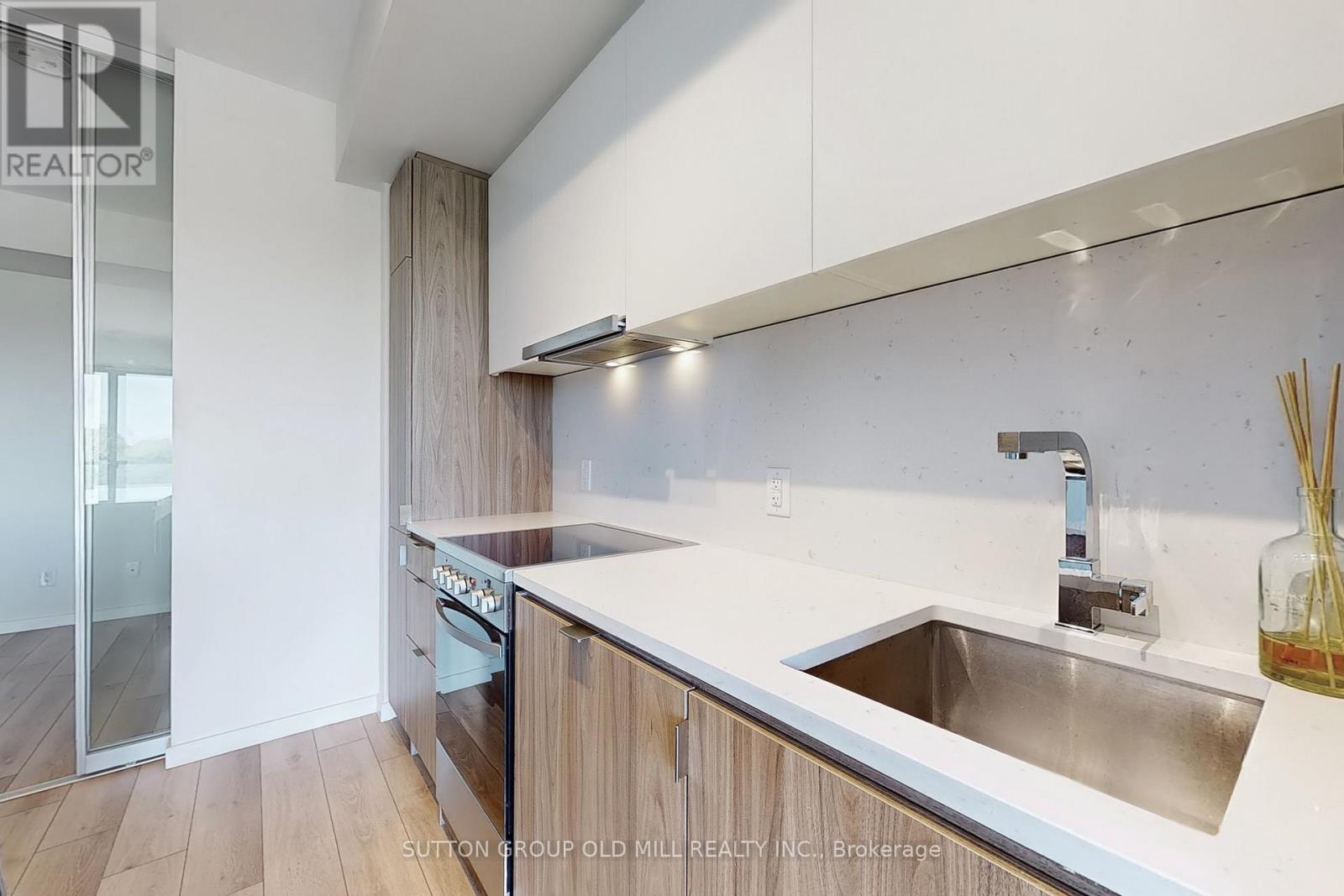 Photo 11 of 605 7 Smith Crescent, Toronto ON