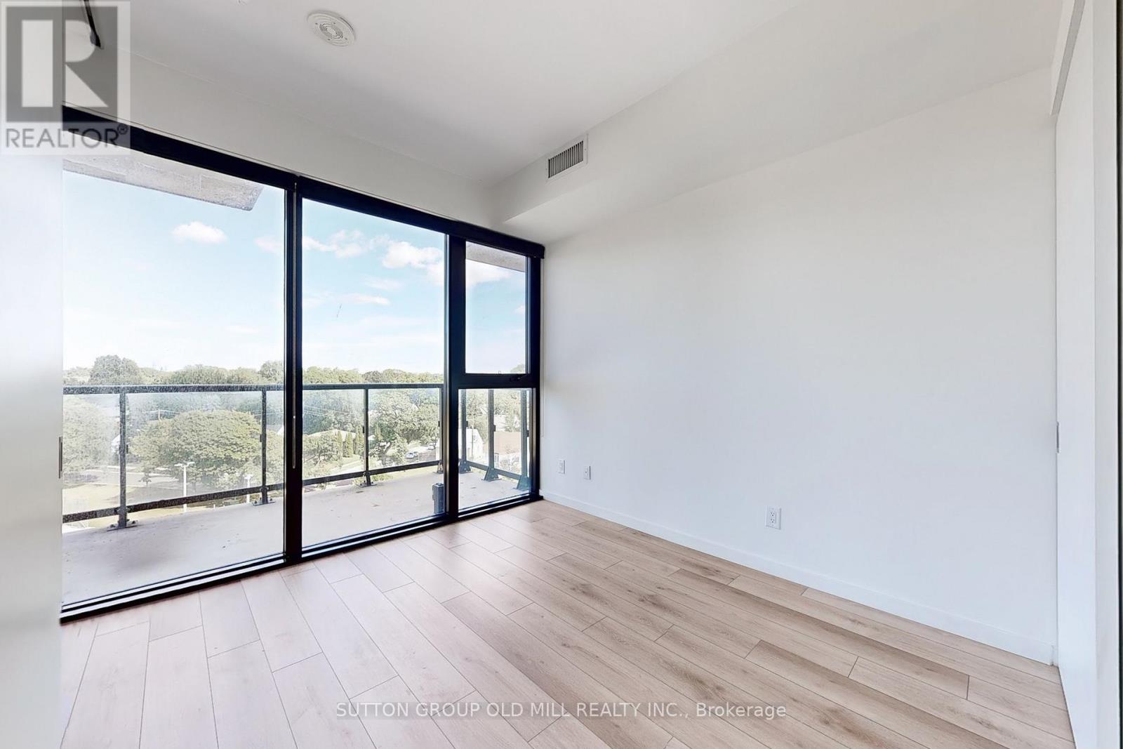Photo 13 of 605 7 Smith Crescent, Toronto ON