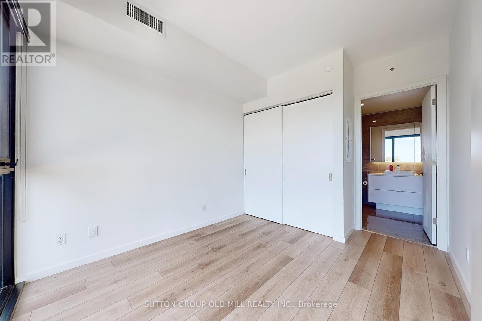 Photo 18 of 605 7 Smith Crescent, Toronto ON