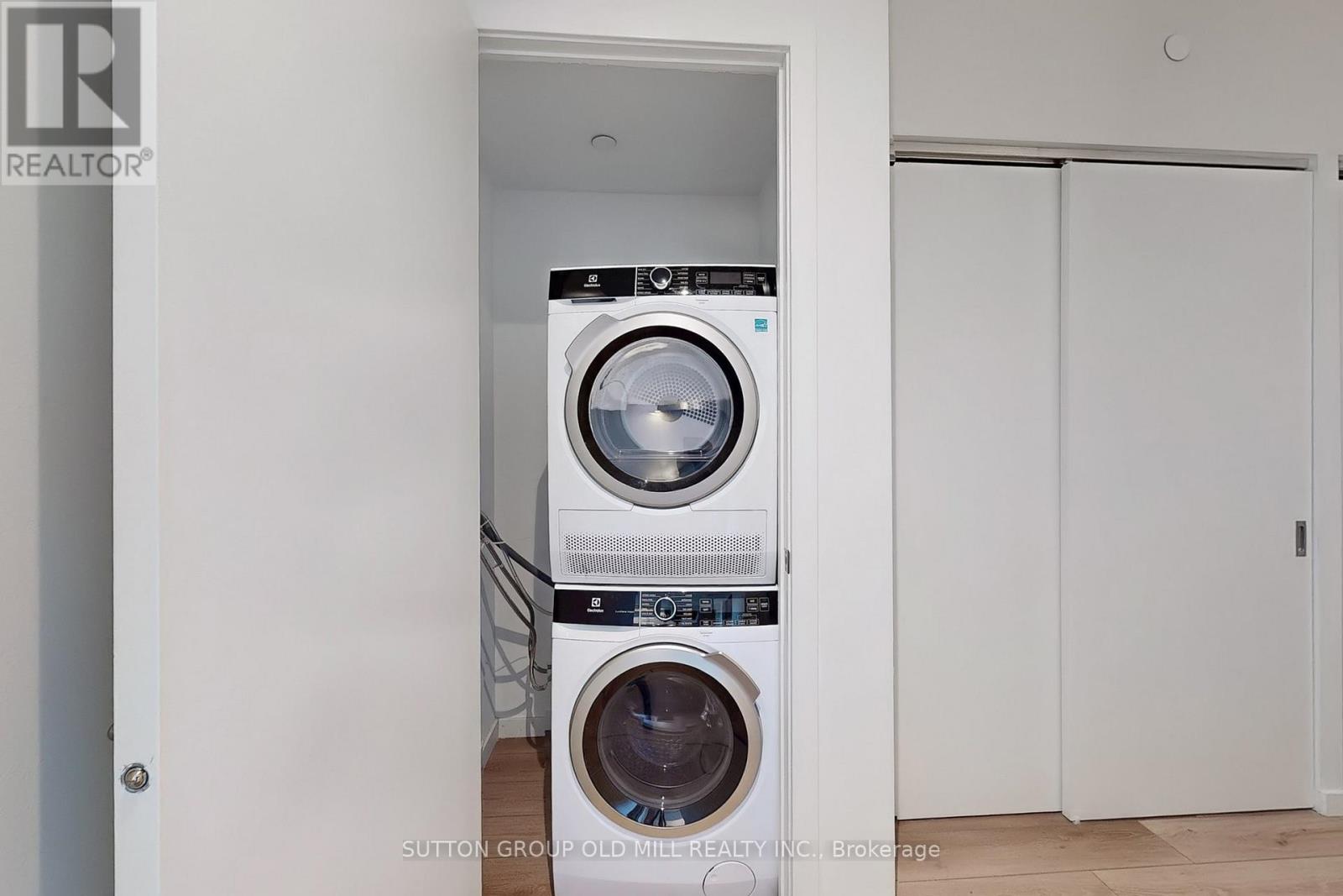 Photo 24 of 605 7 Smith Crescent, Toronto ON