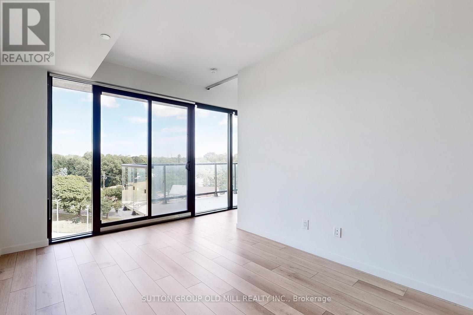 Photo 6 of 605 7 Smith Crescent, Toronto ON
