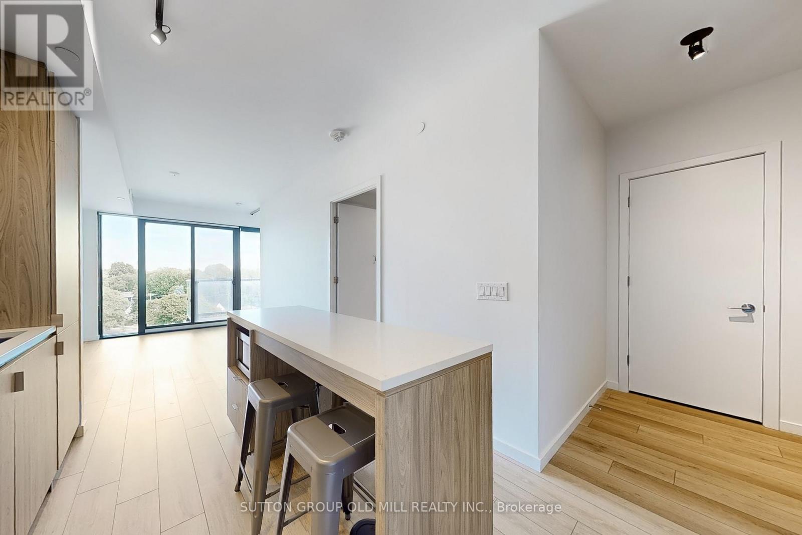 Photo 8 of 605 7 Smith Crescent, Toronto ON