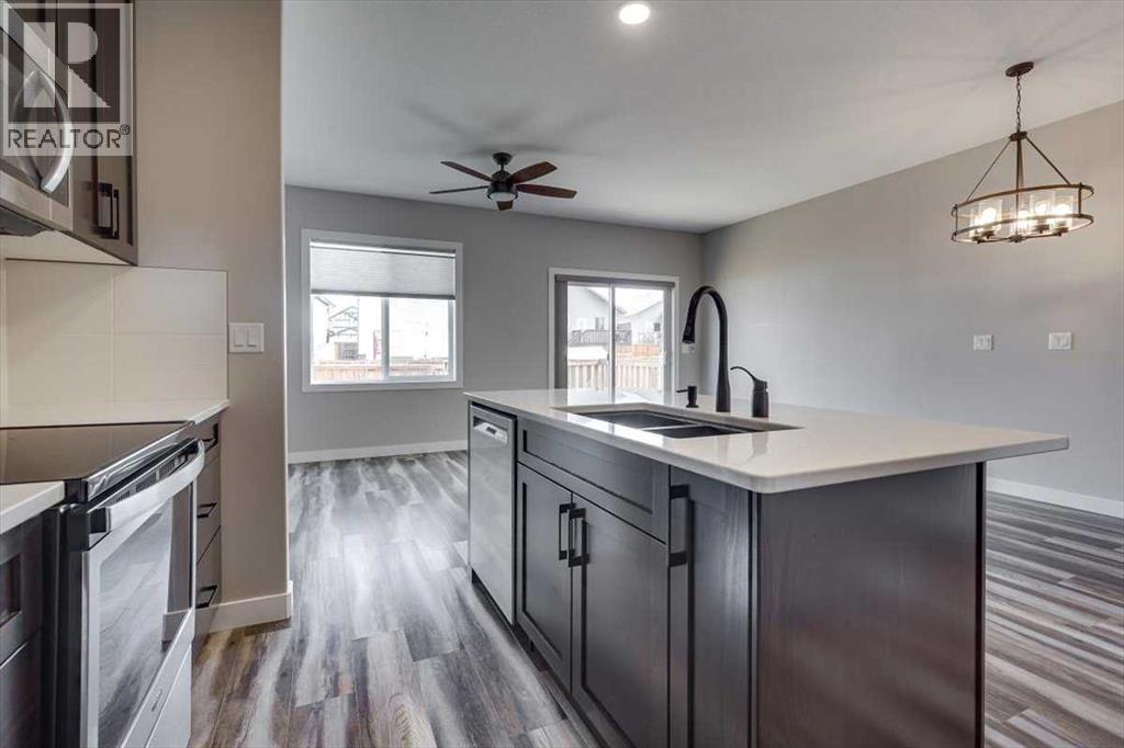 Photo 10 of 71 Thomlison Avenue, Red Deer AB