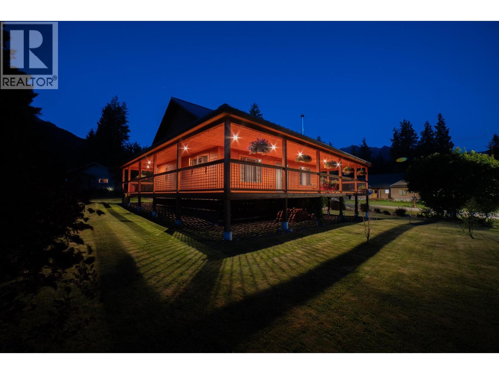 Photo 2 of 502 Turner Street, Silverton BC