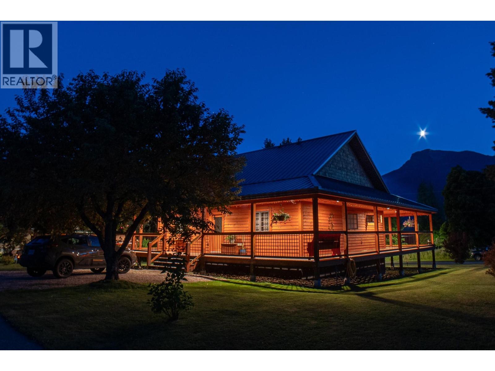 Photo 3 of 502 Turner Street, Silverton BC