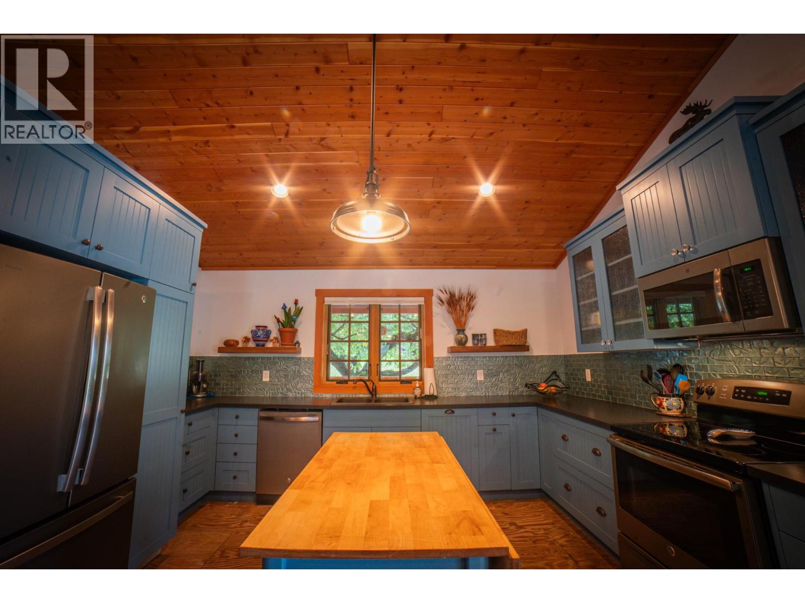 Photo 19 of 502 Turner Street, Silverton BC