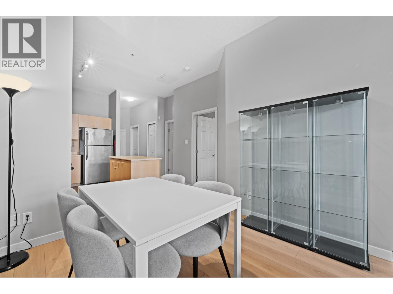 Photo 8 of 102 2102 W 38th Avenue, Vancouver BC